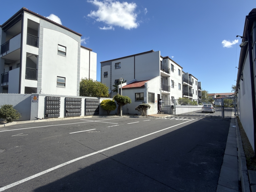 1 Bedroom Property for Sale in Parklands Western Cape